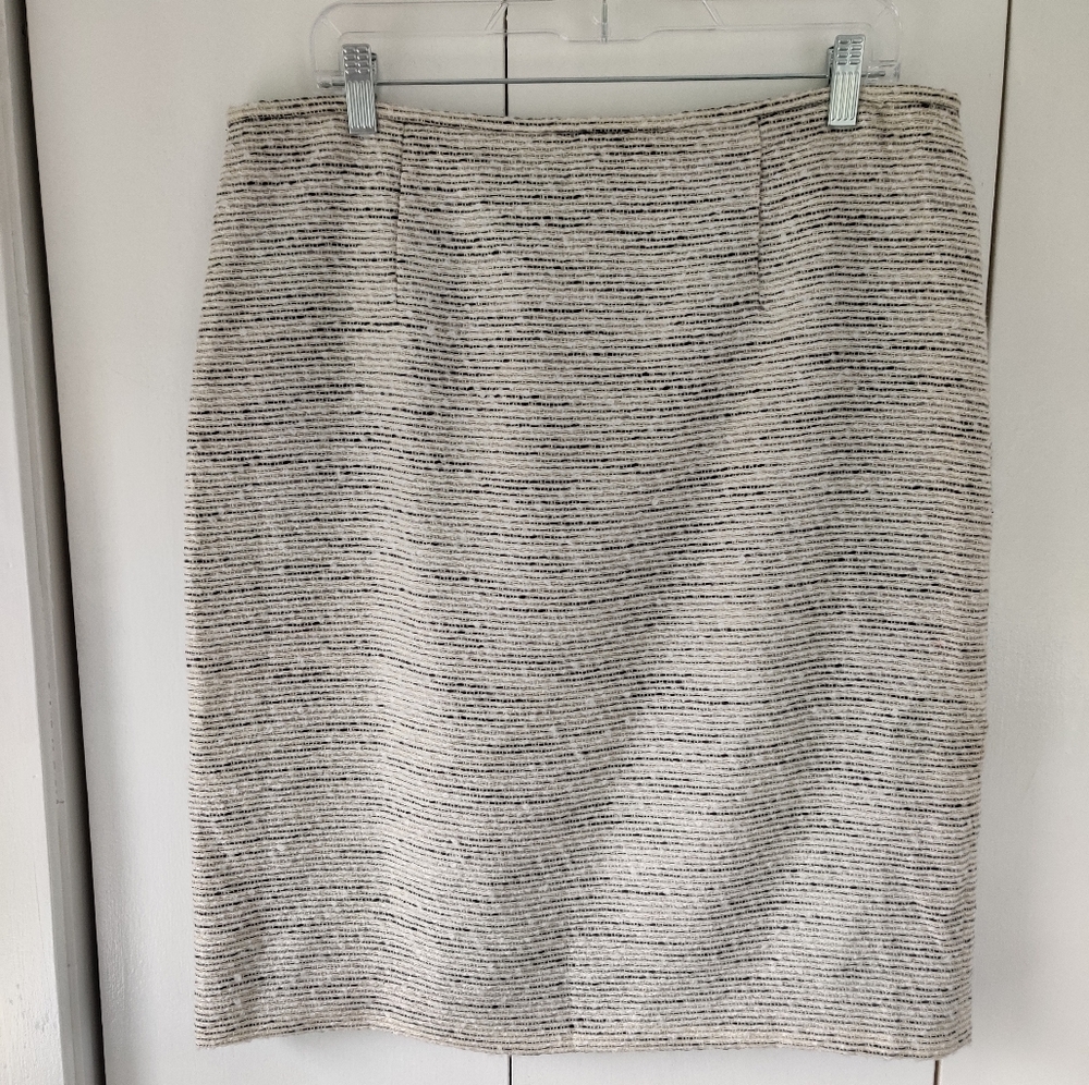 Calvin Klein skirt in size 14, used.